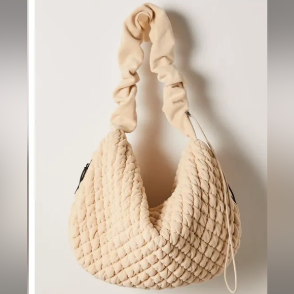 Free People Handbags - NWT Free People Pucker Up Carryall